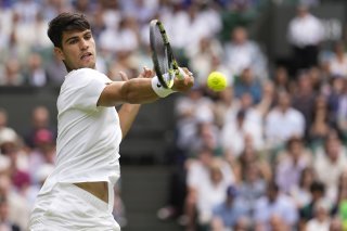 Carlos Alcaraz a dû s'employer pour passer le 1er tour à Wimbledon KEYSTONE/AP/Alberto Pezzali